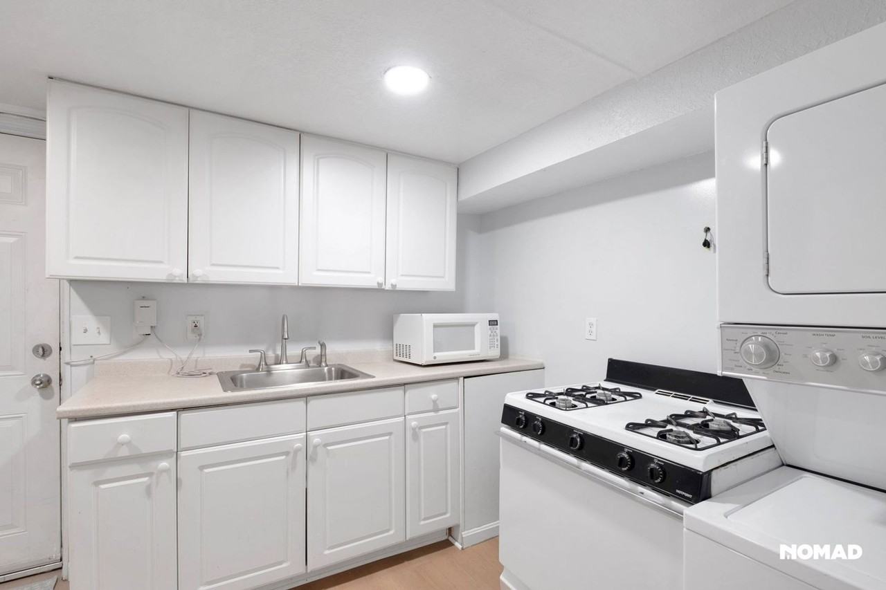 9023 48th Pl - Photo 7 of 31