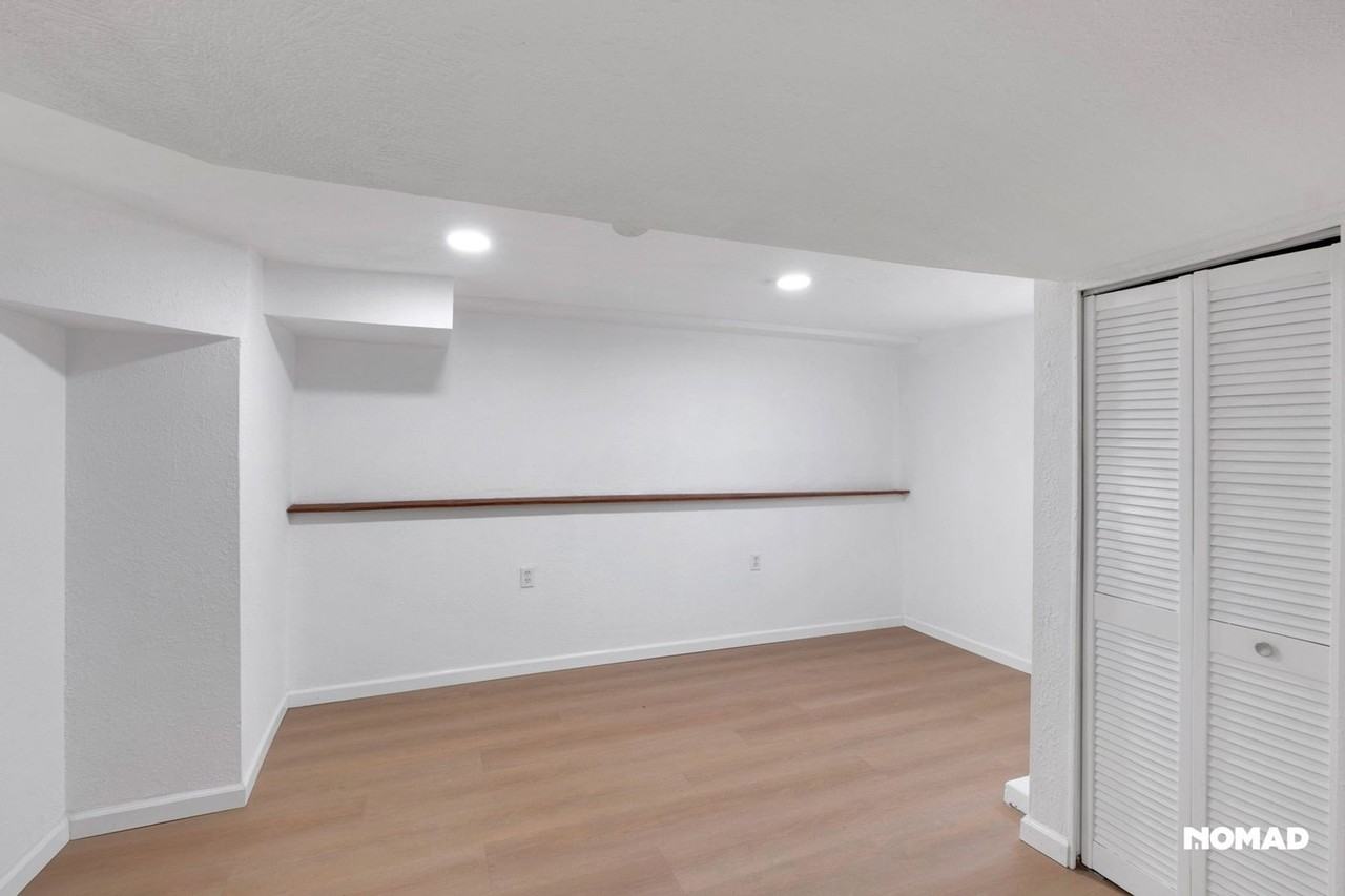 9023 48th Pl - Photo 6 of 32