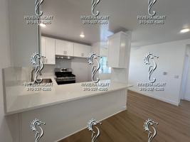 featured image of 927 W 10th St