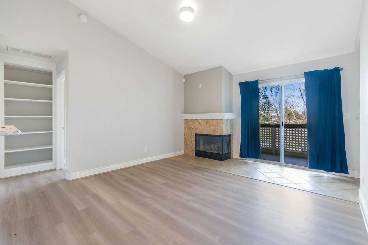 5837 Lake Crowley Pl - Photo 4 of 32