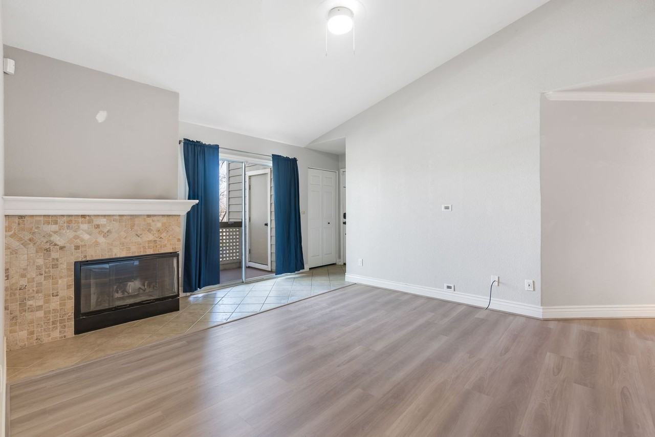 5837 Lake Crowley Pl - Photo 5 of 32