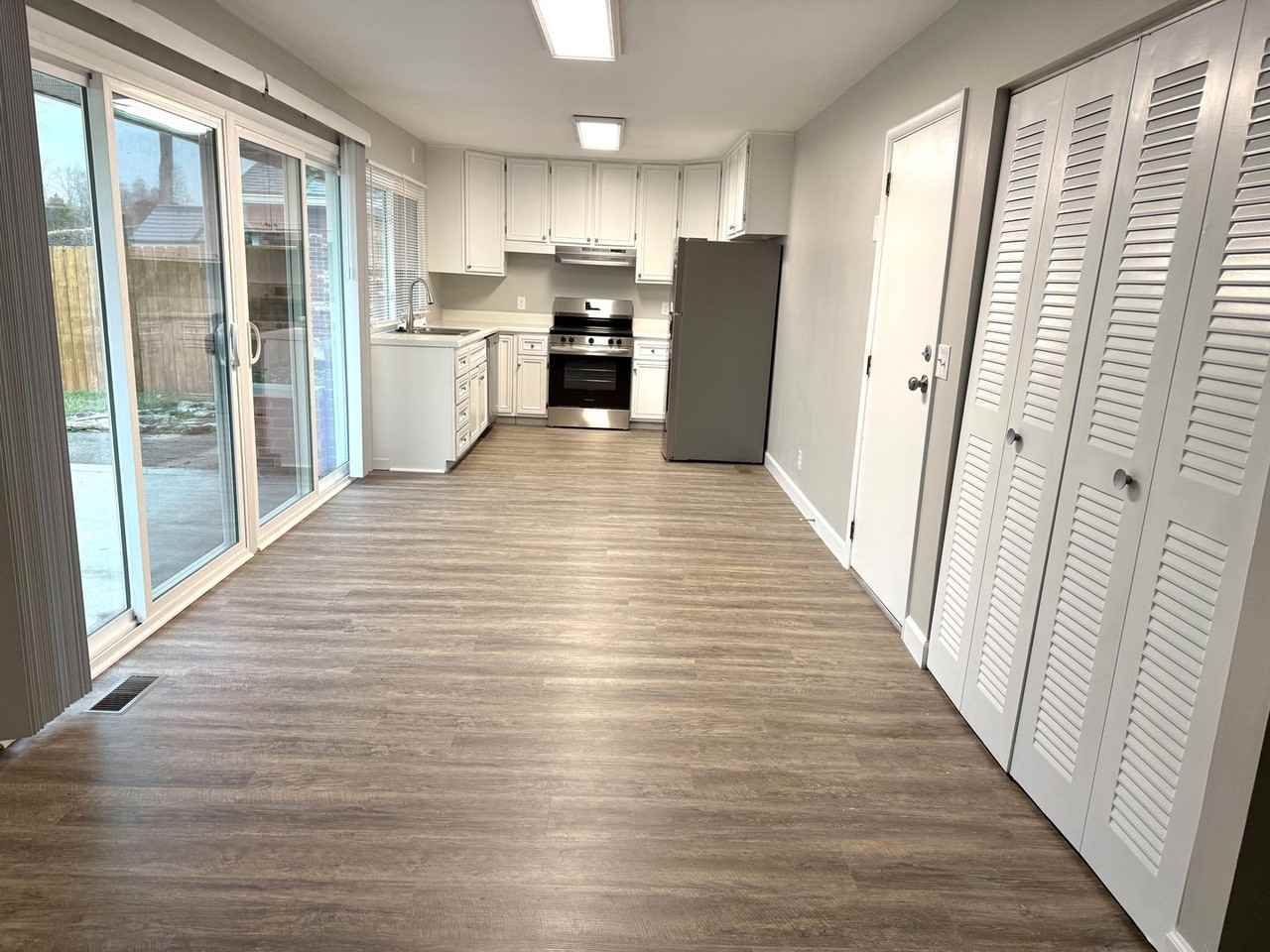 315 Whispering Pines St - Photo 4 of 24