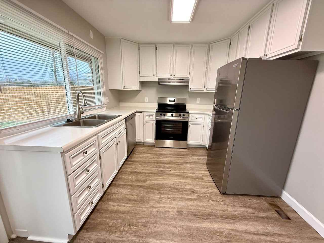 315 Whispering Pines St - Photo 5 of 24