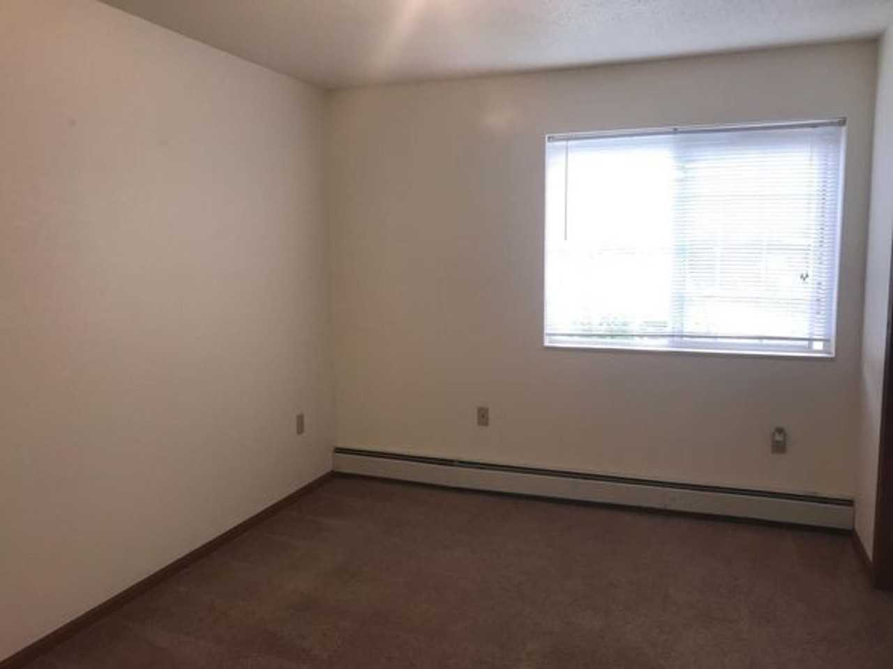 Woodridge Apartments - Photo 3 of 7