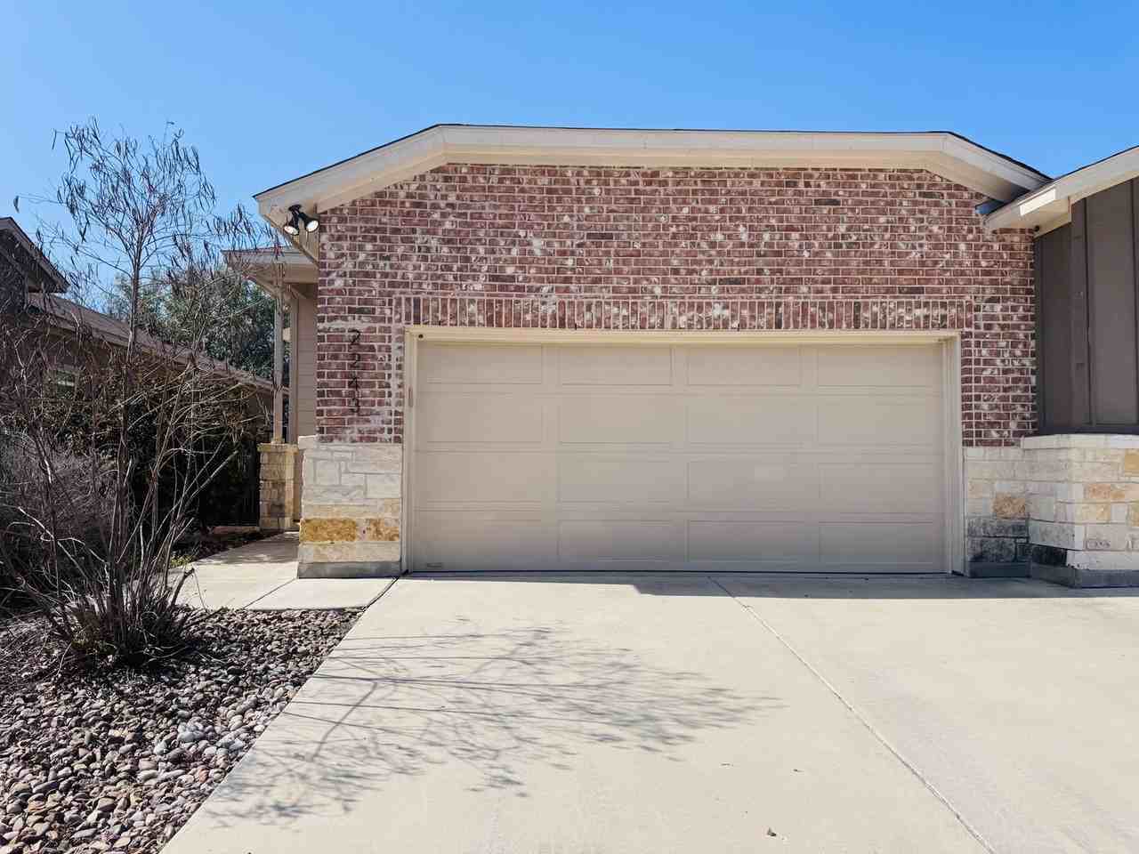 2243 Avery Vlg - Photo 2 of 23