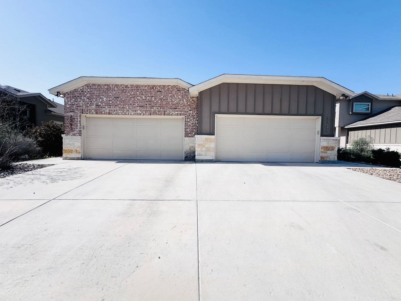 2243 Avery Vlg - Photo 4 of 23