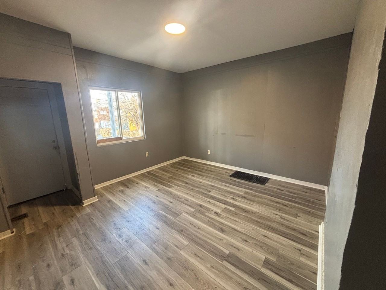 310 E 16th Ave - Photo 3 of 14