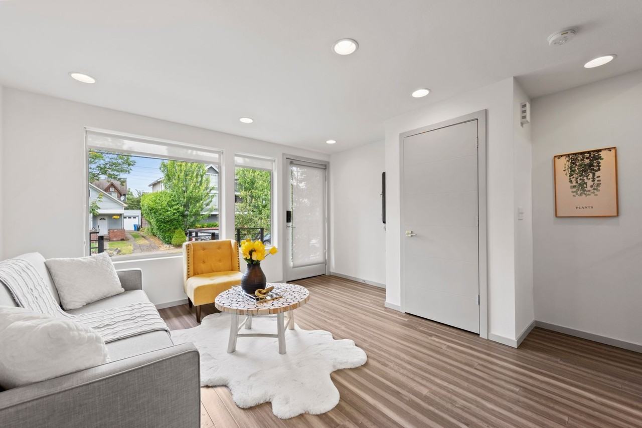 4418 Francis Ave N #B - Photo 3 of 22