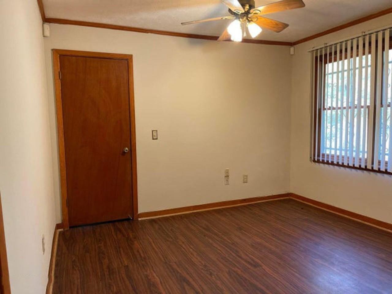 124 Clinton Cir - Photo 7 of 9