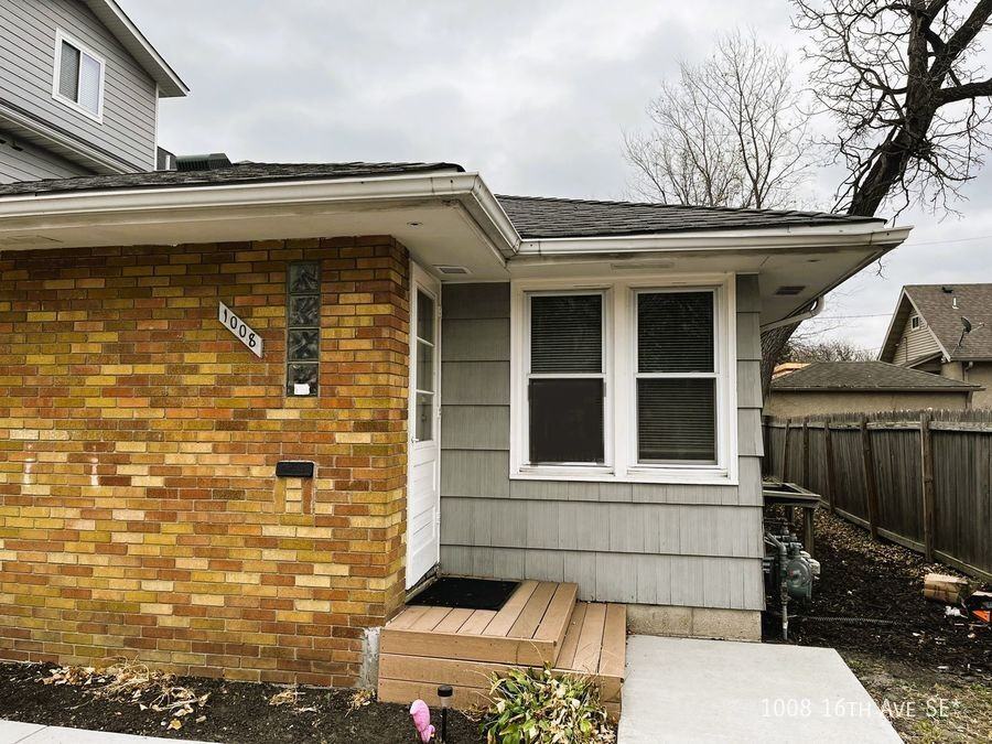 1008 16th Ave Se - Photo 2 of 17