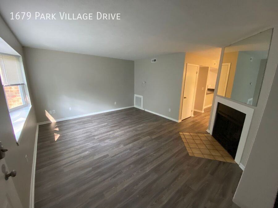 1679 Park Village Dr - Photo 3 of 15
