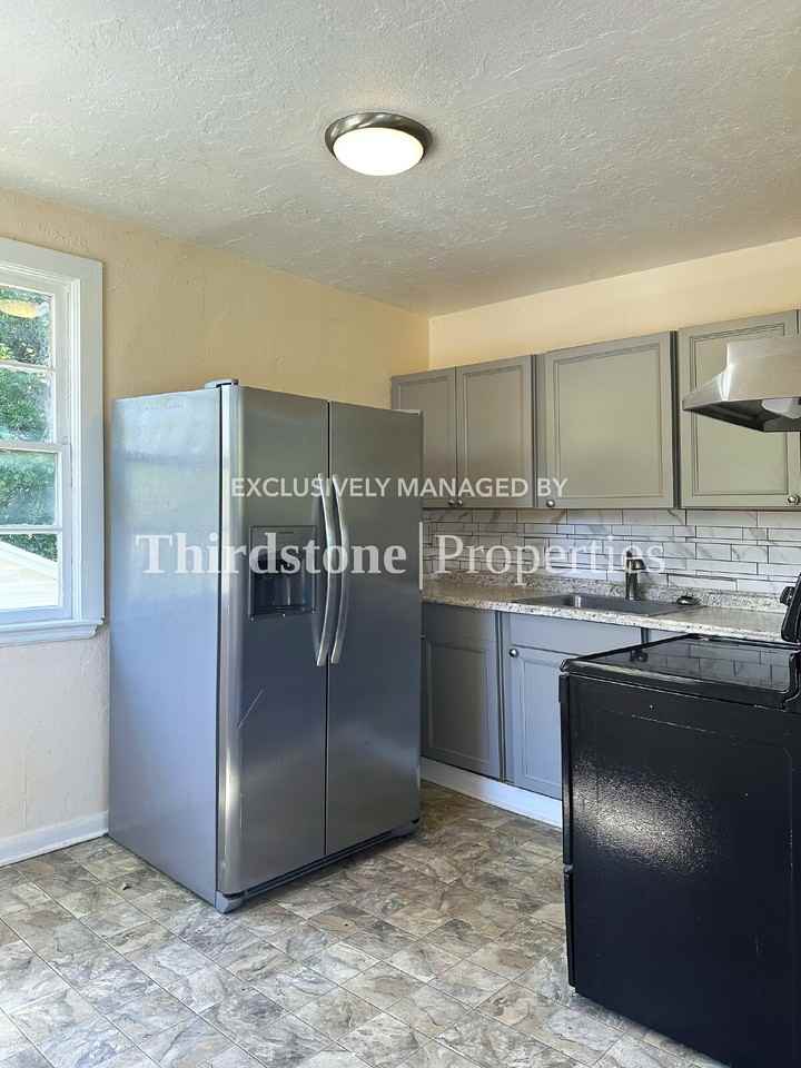 1431 West 18th Street - Photo 2 of 16