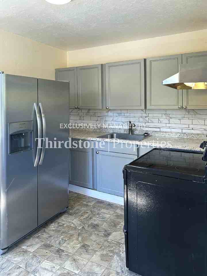 1431 West 18th Street - Photo 3 of 16