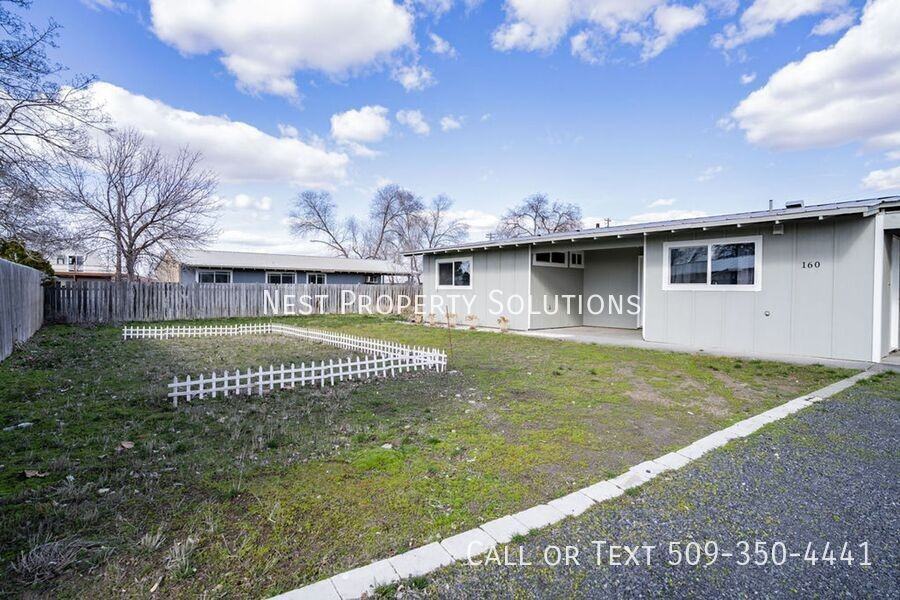 160 Carswell Drive - Photo 3 of 31