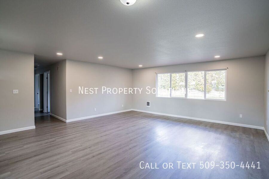 160 Carswell Drive - Photo 6 of 31