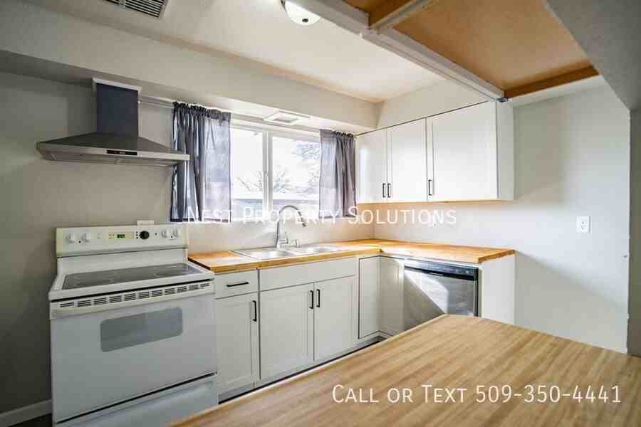 160 Carswell Drive - Photo 7 of 31