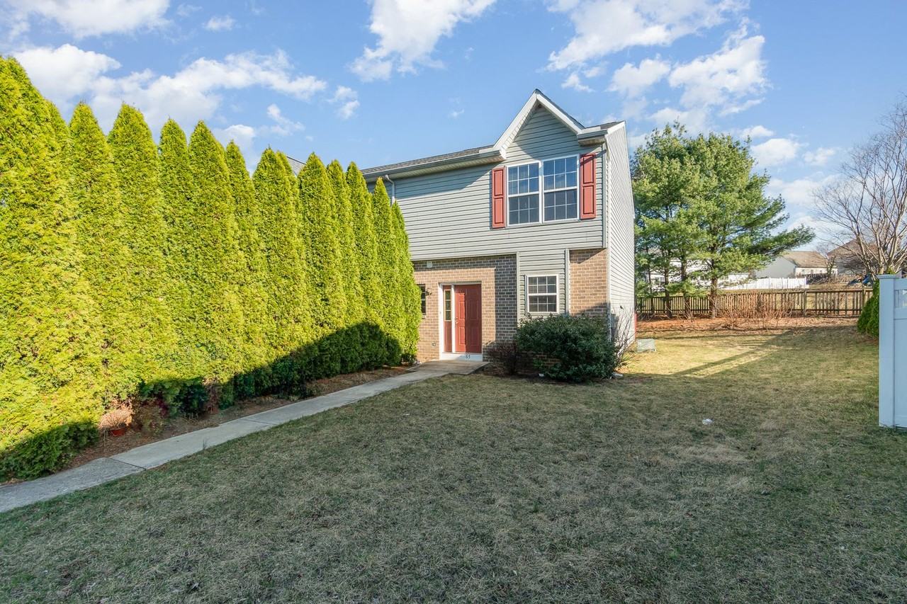 65 Johns Dr - Photo 2 of 28