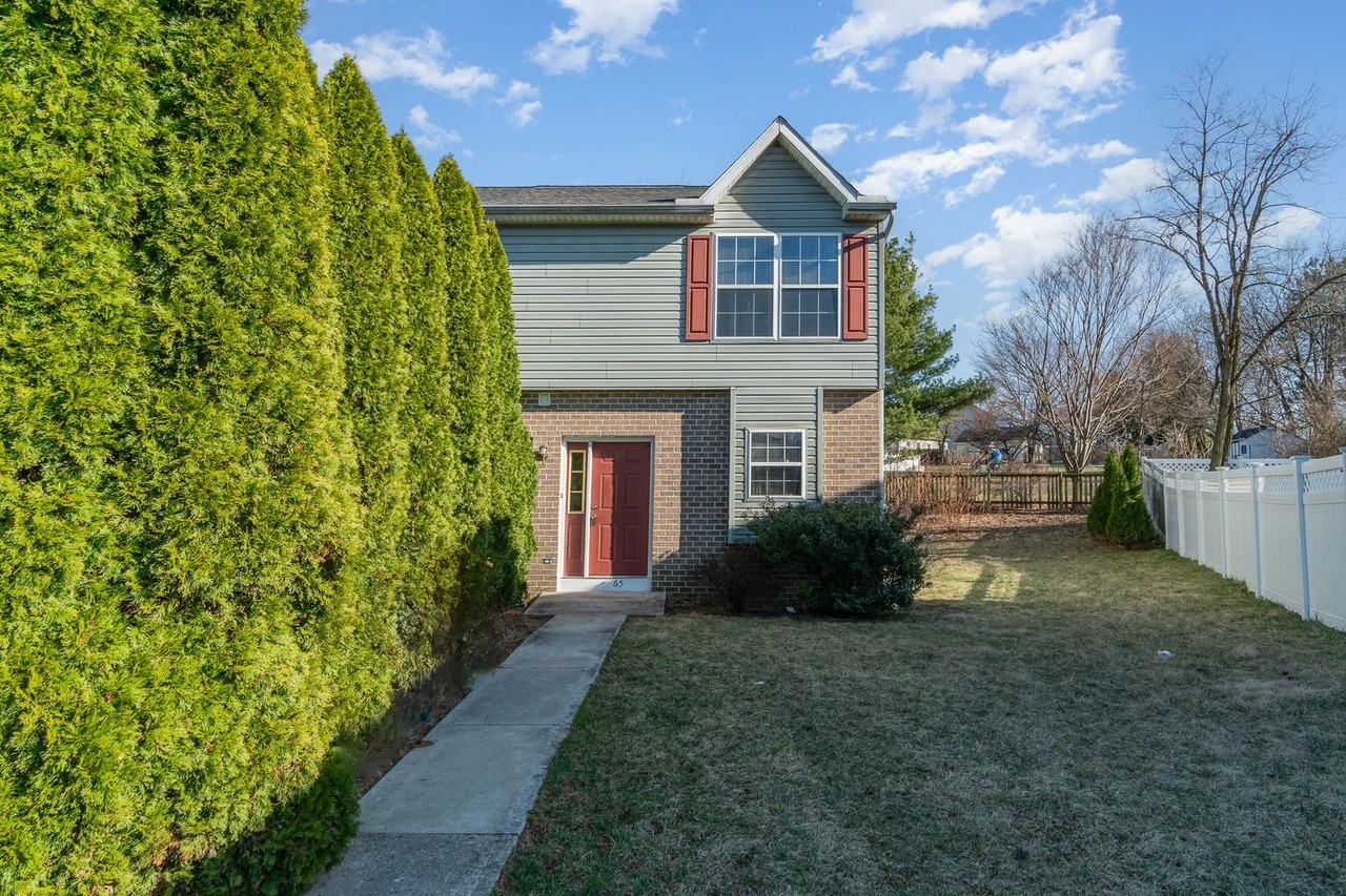 65 Johns Dr - Photo 3 of 28