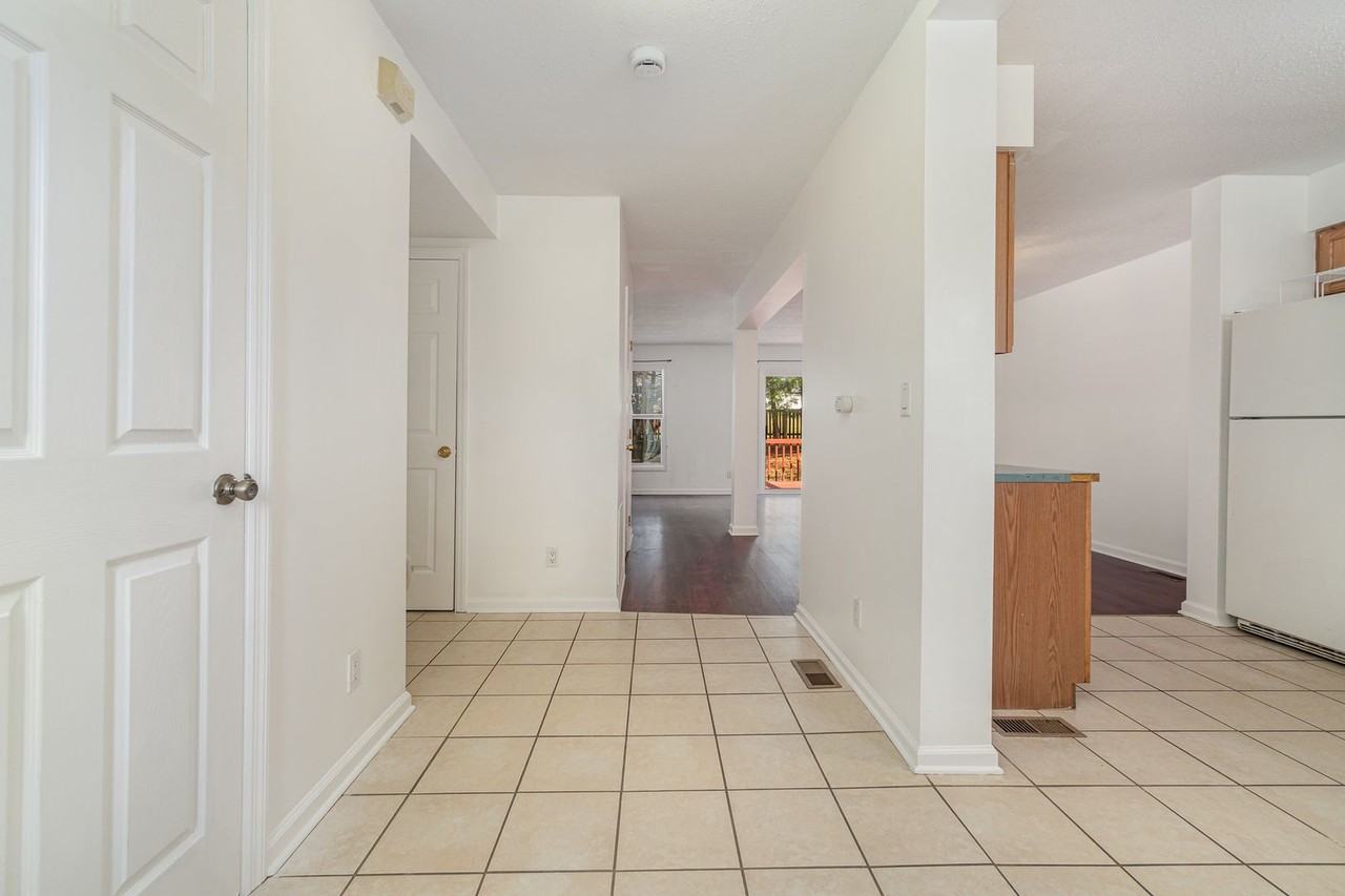 65 Johns Dr - Photo 5 of 28