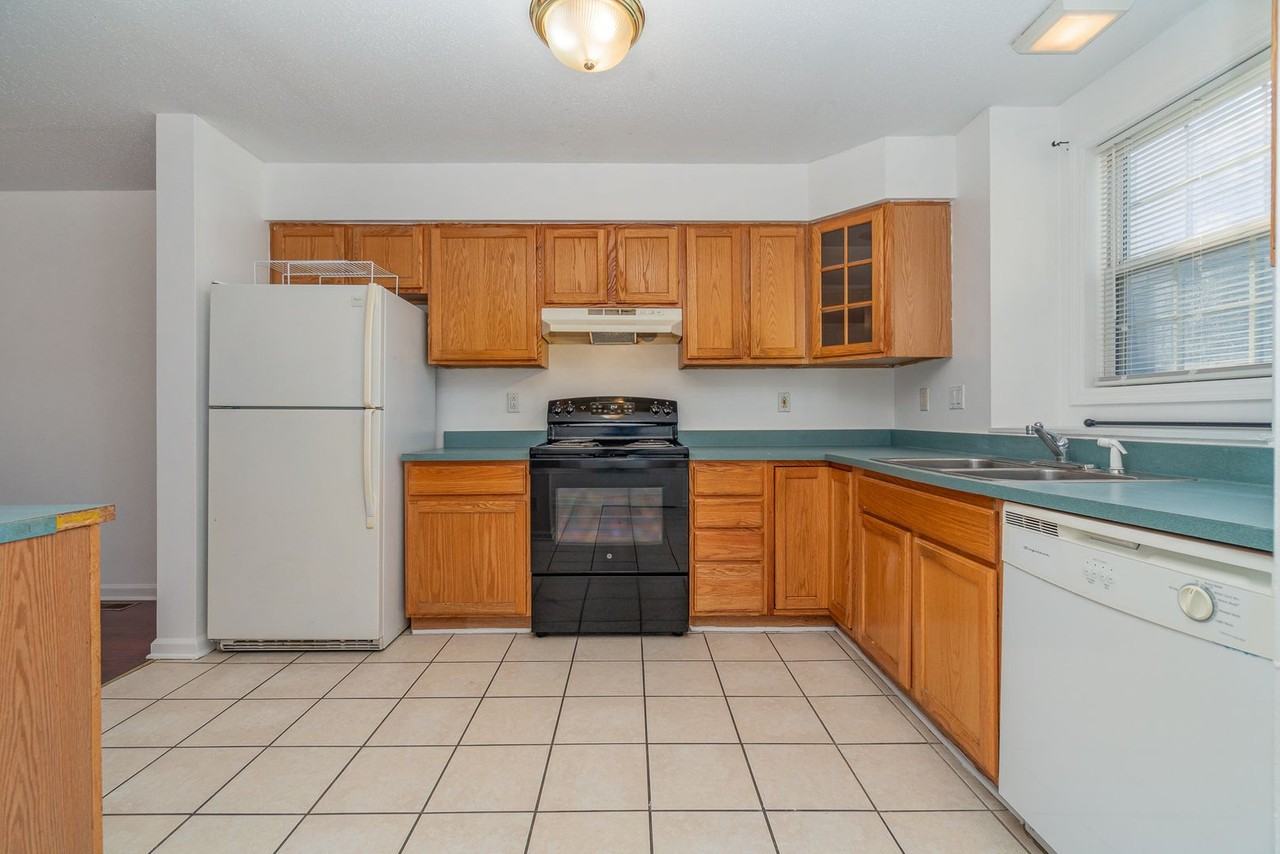 65 Johns Dr - Photo 6 of 28