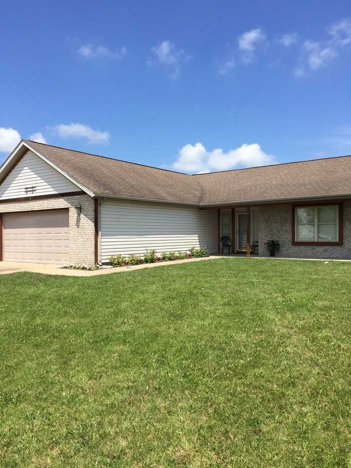 1400 Roundtable Dr - Photo 2 of 13