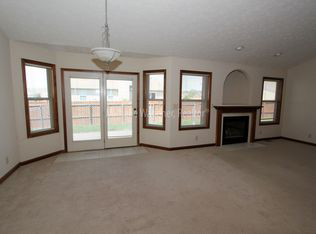 1400 Roundtable Dr - Photo 3 of 13