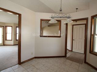 1400 Roundtable Dr - Photo 6 of 13