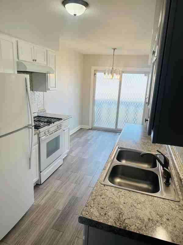 7653 W Galeview Ln - Photo 2 of 8