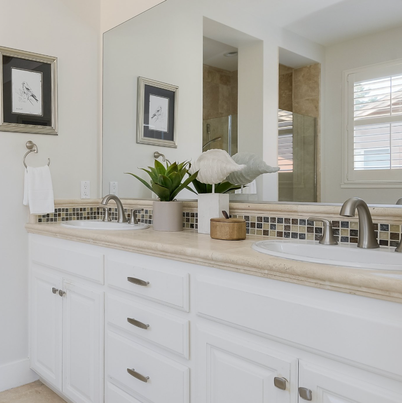 925 Valencia Ave - Photo 2 of 9