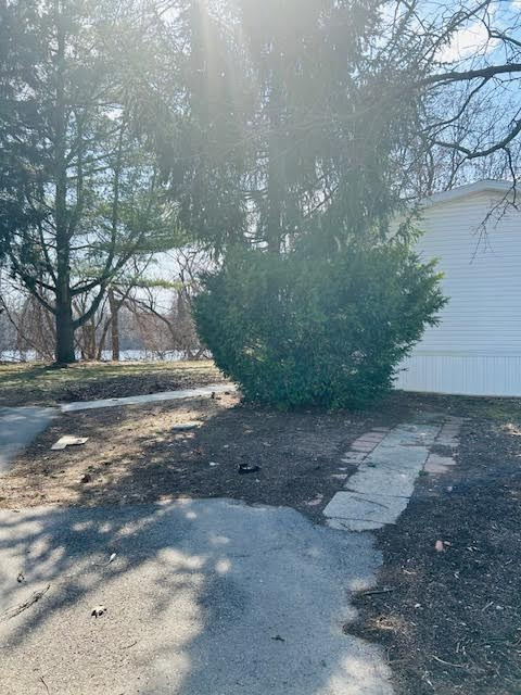 197 Lakeshore Cir - Photo 2 of 11