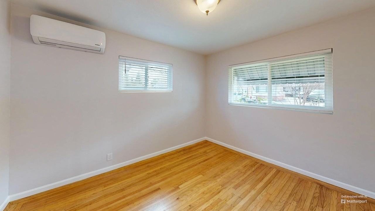 1115 Ruby St - Photo 3 of 14