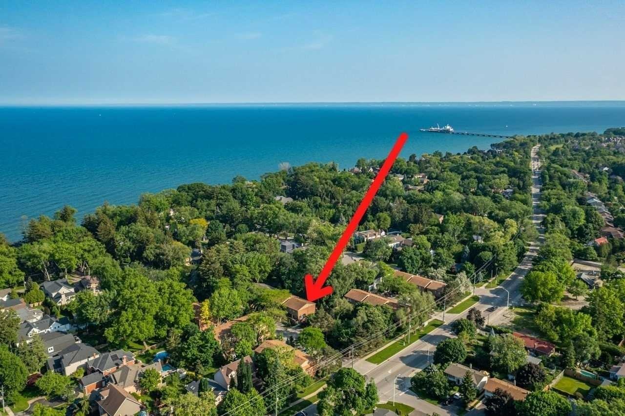3122 Lakeshore Rd W - Photo 2 of 11