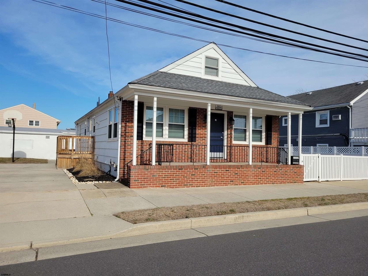 303 Washington Avenue - Photo 3 of 50