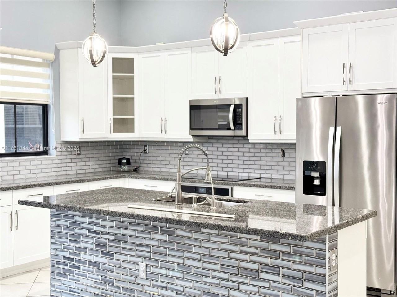 5008 Salerno St - Photo 5 of 46