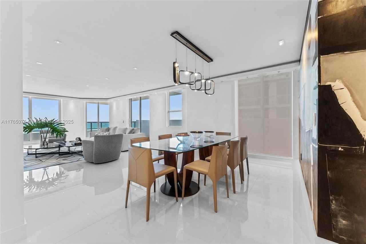 5801 Collins Ave #600 - Photo 6 of 40