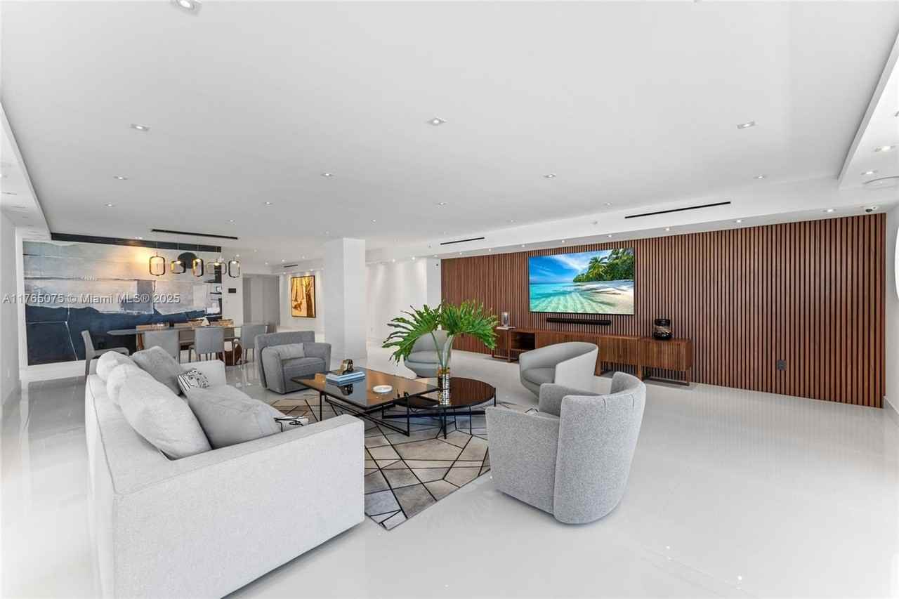 5801 Collins Ave #600 - Photo 7 of 40