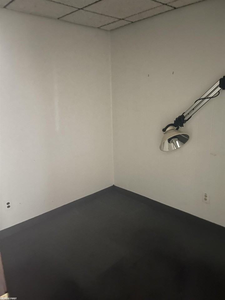 8306 E 12 Mile Rd - Photo 7 of 11