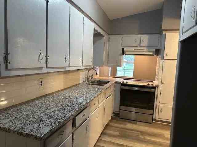 101 N Walnut St - Photo 6 of 9