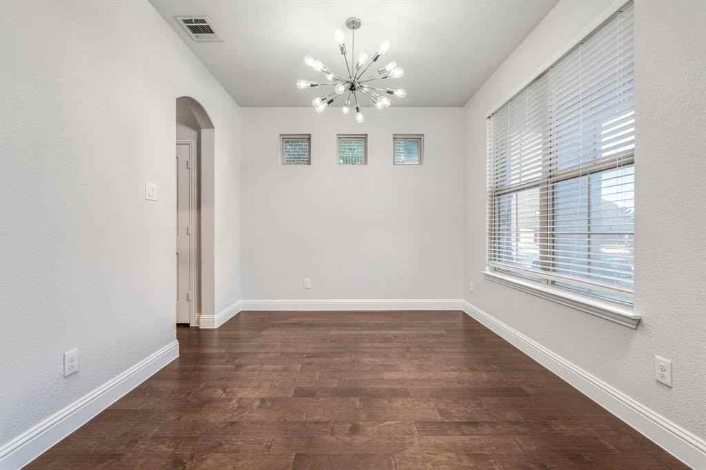 2057 Miramar Dr - Photo 4 of 26