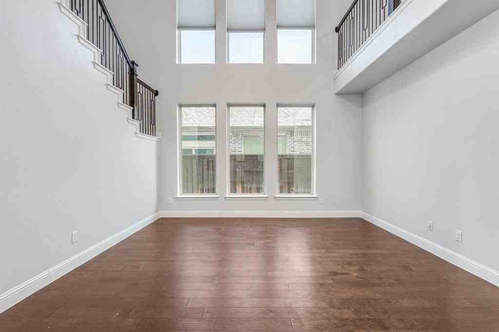 2057 Miramar Dr - Photo 7 of 26