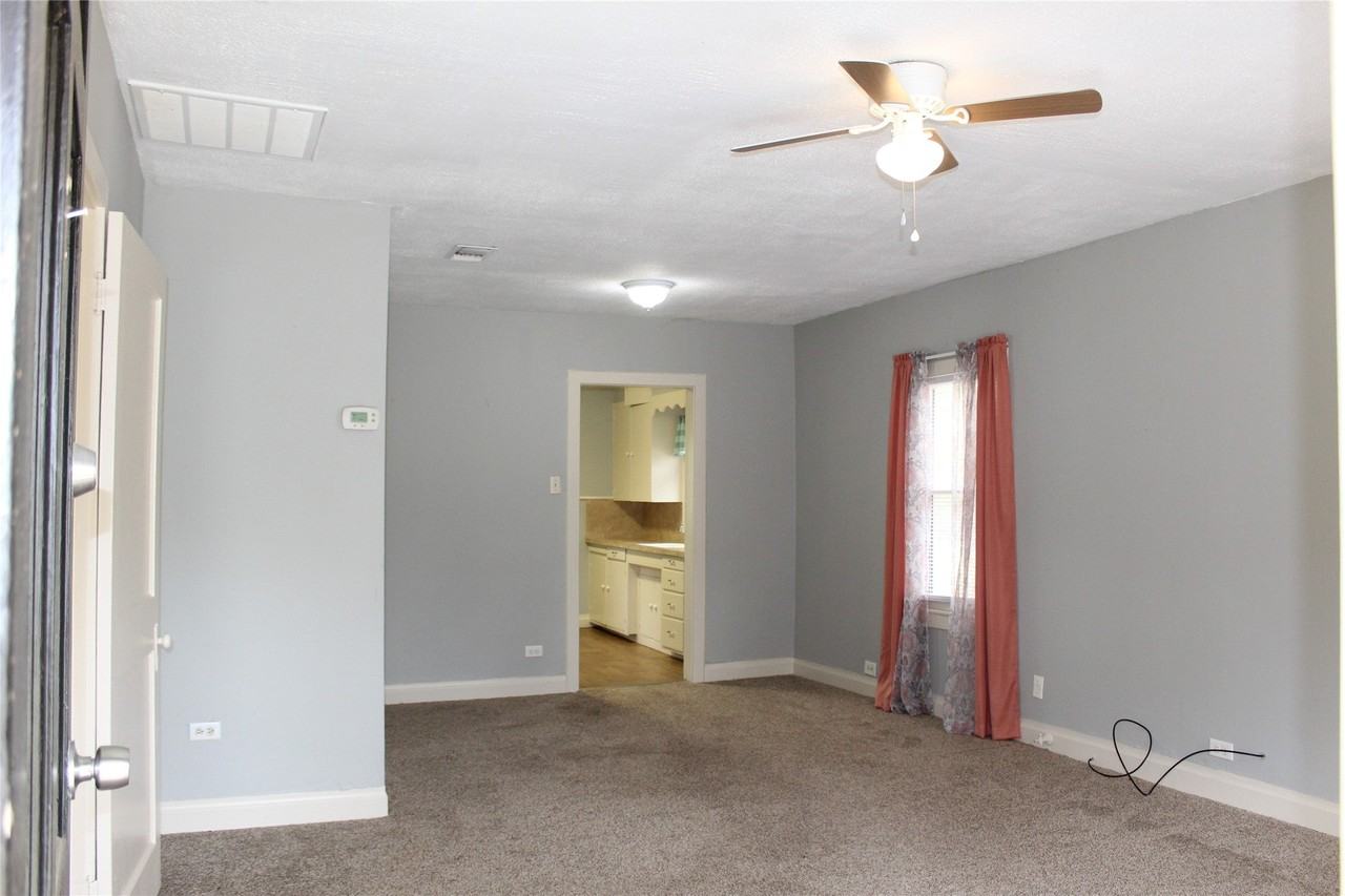 1104 S Jackson St - Photo 2 of 9