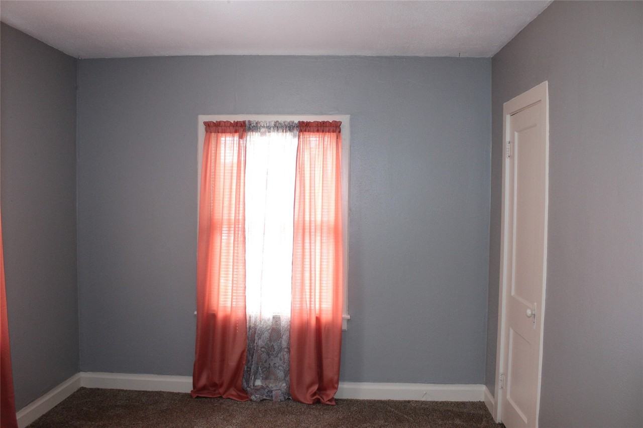 1104 S Jackson St - Photo 7 of 9