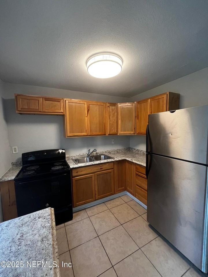 3970 Winton Dr - Photo 3 of 5