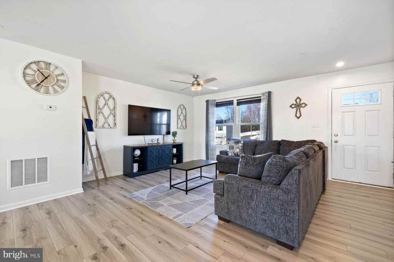 21 Willow Woods Dr - Photo 3 of 37