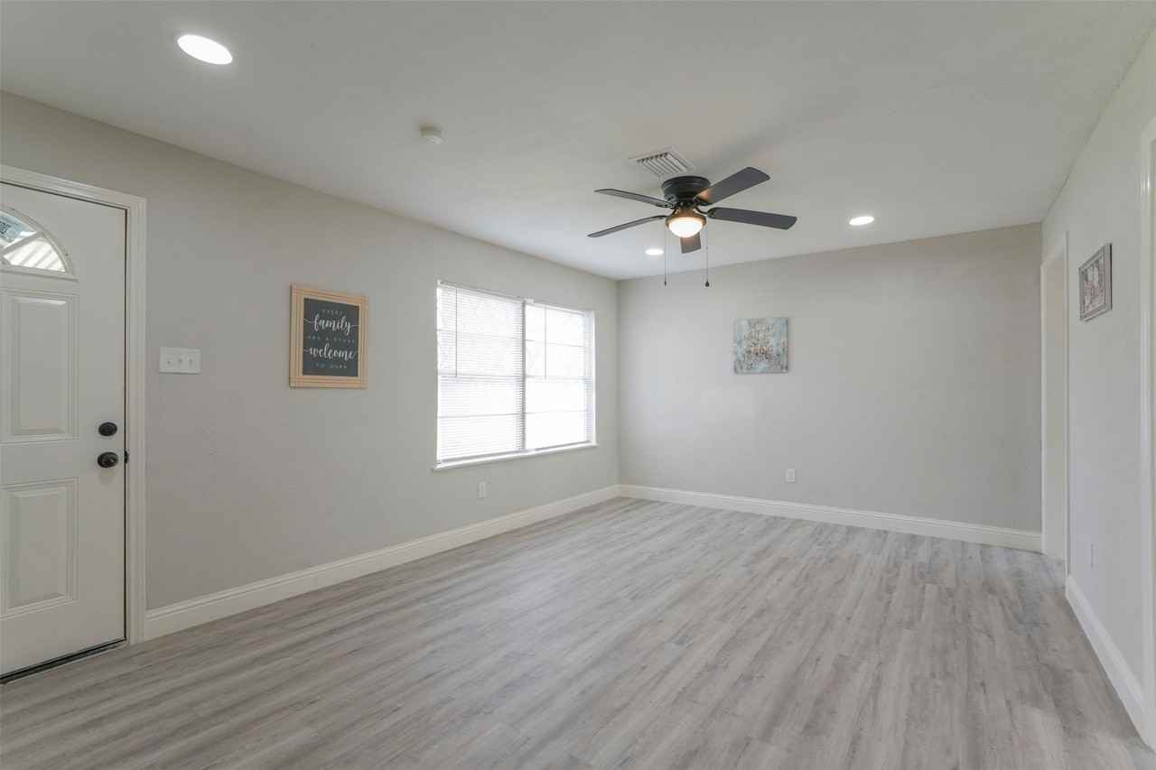 5414 Lyndhurst Dr - Photo 4 of 25