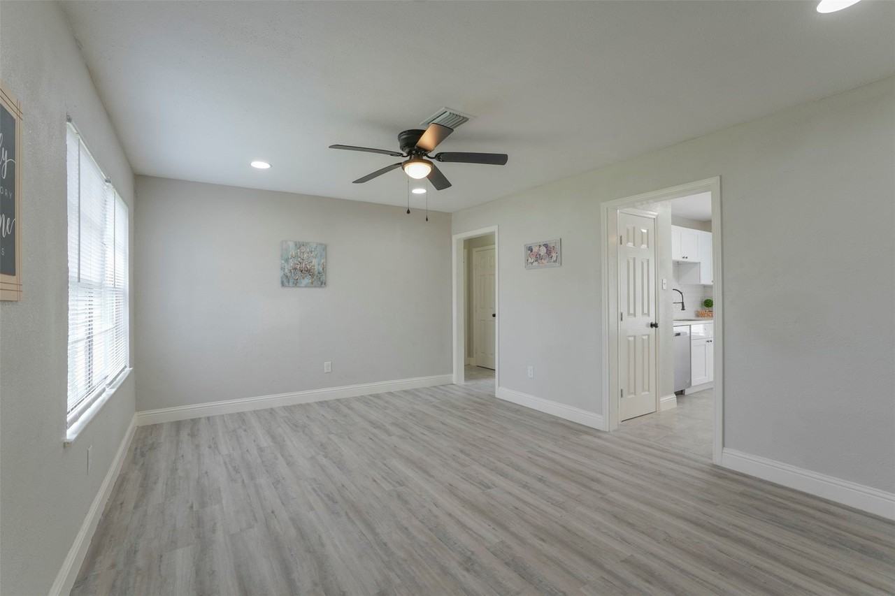 5414 Lyndhurst Dr - Photo 5 of 25