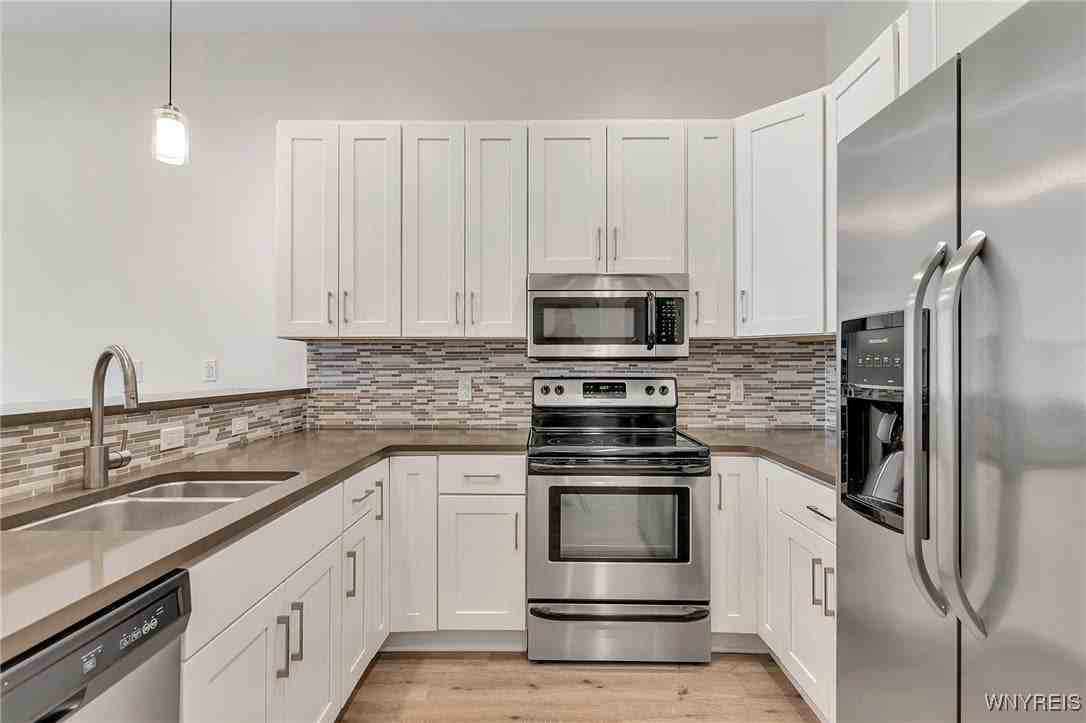 251 Main St - Photo 4 of 37