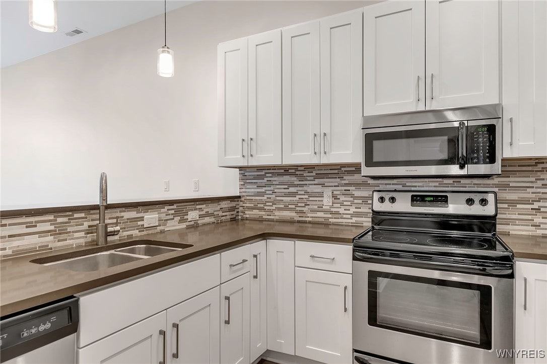 251 Main St - Photo 5 of 37