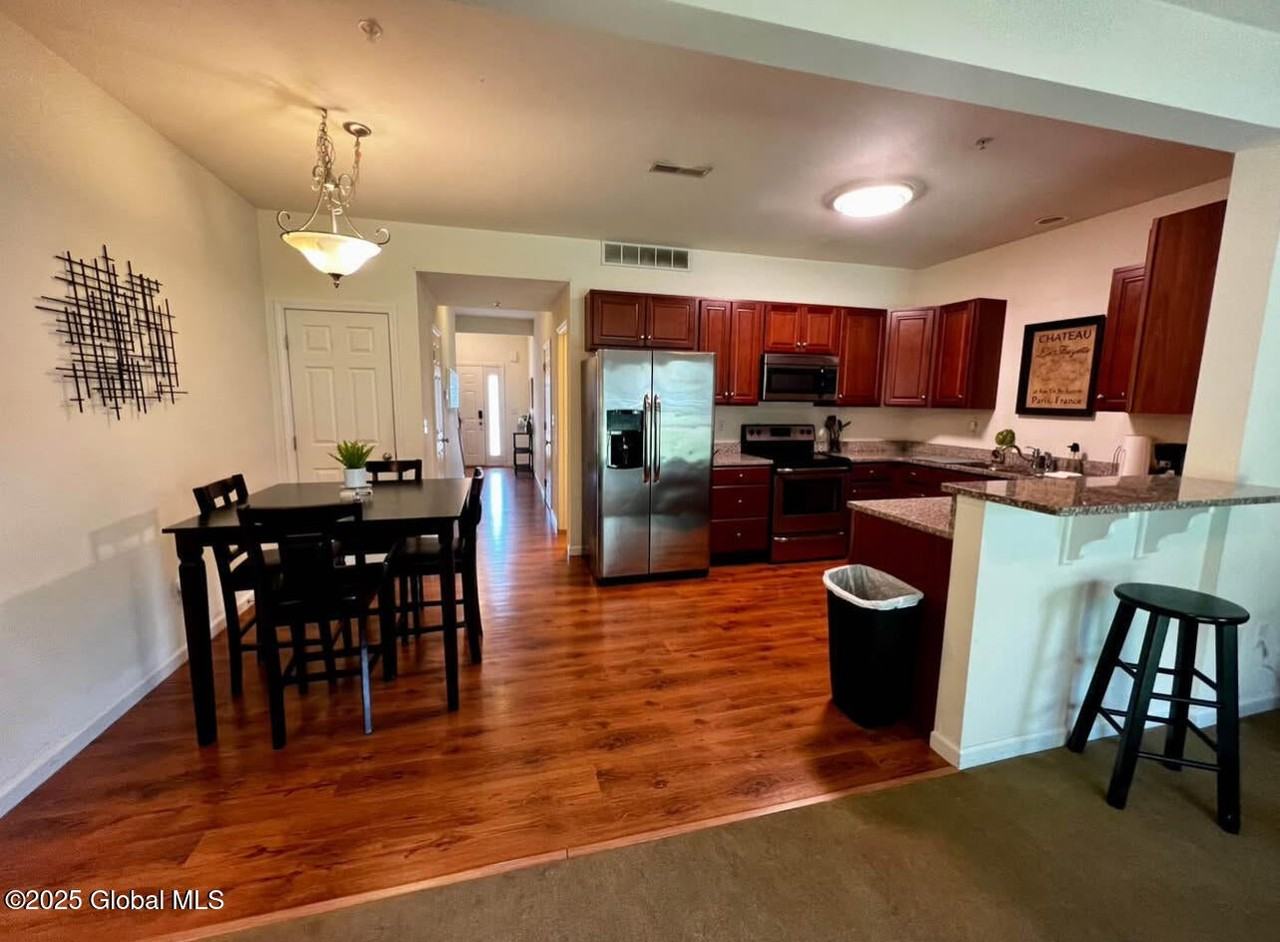 101 Brownstone Ct - Photo 4 of 21