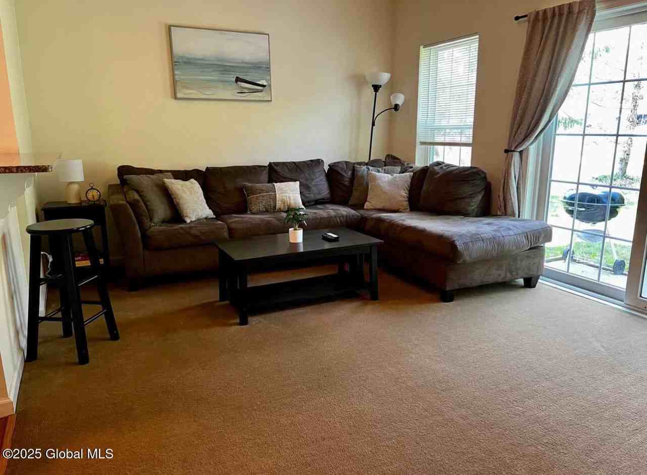 101 Brownstone Ct - Photo 6 of 21